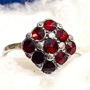 Vintage silver & garnet ring